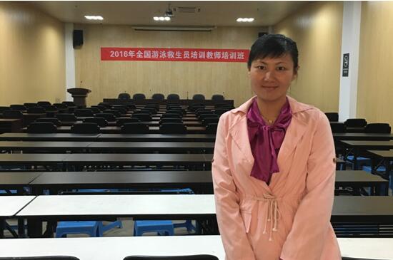 体育学院教师张楠楠荣获全国游泳救生员培训教师资格.jpg 体育学院教师张楠楠荣获全国游泳救生员培训教师资格.jpg