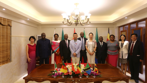 2016年5月,非洲国家驻华使节代表团访问我校交流合作的副本.jpg 2016年5月,非洲国家驻华使节代表团访问我校交流合作的副本.jpg