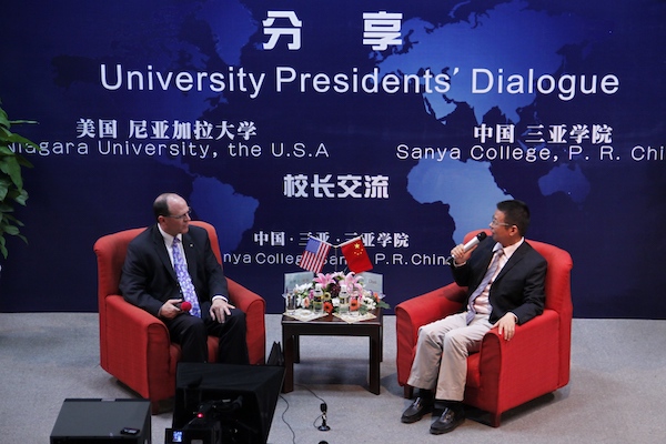 2012年3月,与美国尼亚加拉大学进行校长交流的副本.JPG 2012年3月,与美国尼亚加拉大学进行校长交流的副本.JPG