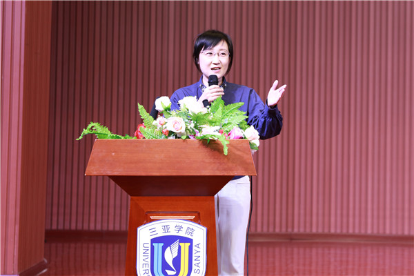 财经学院副院长高一兰博士发言_副本.jpg