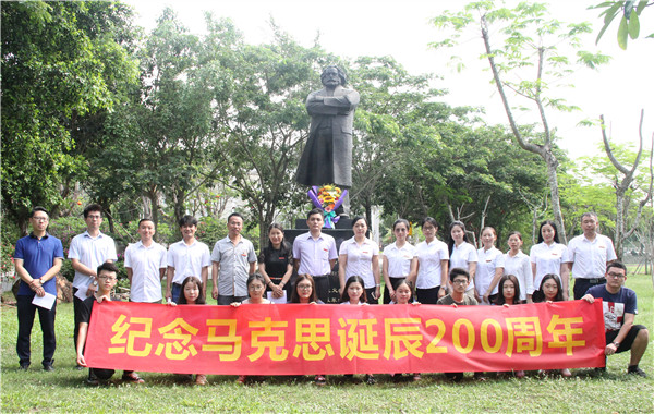 马克思主义学院与校团委组织师生开展纪念缅怀活动.jpg