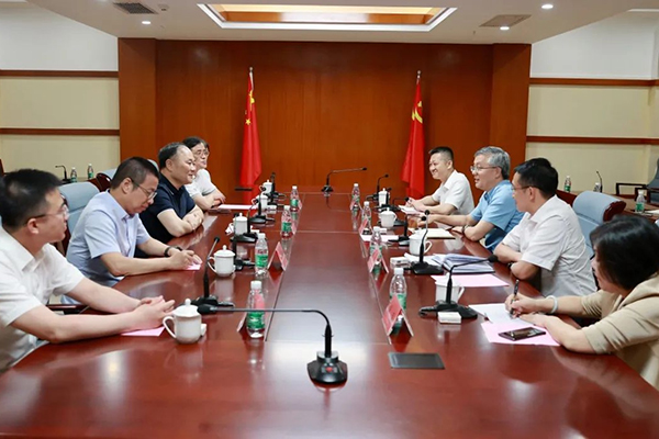 省委常委、市委书记周红波会见吉利控股集团董事长李书福.jpg