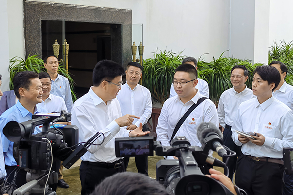 省委常委孙大海勉励三亚学院为海南自贸港培养更多人才.jpeg