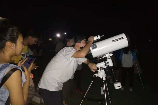 理工学院组织同学们观测星空.jpg