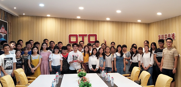 11 人文.jpg