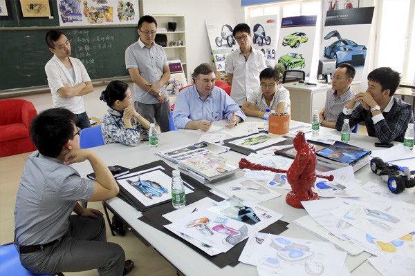 20120640沃尔沃品牌设计总监PeterD・Horbury先生与老师们交流设计教学.jpg