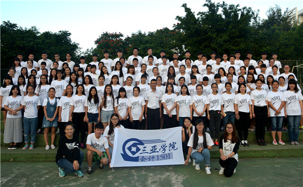 01会计1501大一上半年留影_副本.jpg
