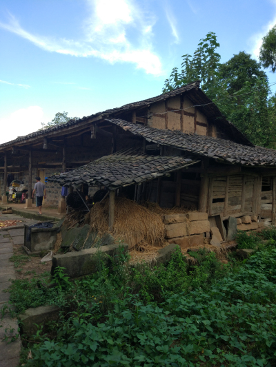 建档立卡户家庭居住环境1.jpg