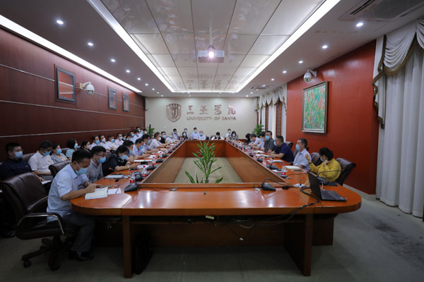 三亚学院召开2019�?020学年院长工作会议.jpg
