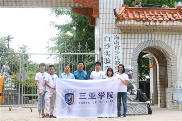 6月25日白沙实验学校与实验小学校长、团委书记合影_副本.jpg