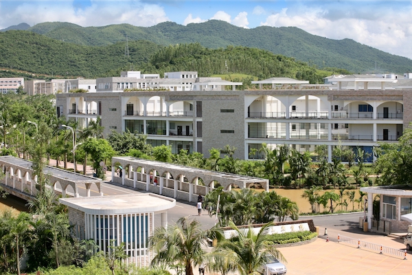 2010校门的副本.jpg